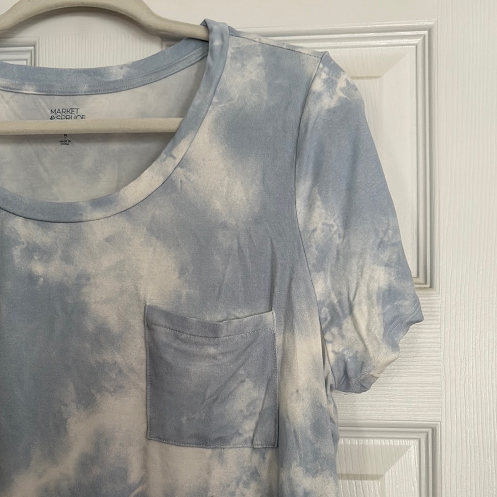 Market & Spruce Gray and White Relaxed T-Shirt - Picture 3 of 3